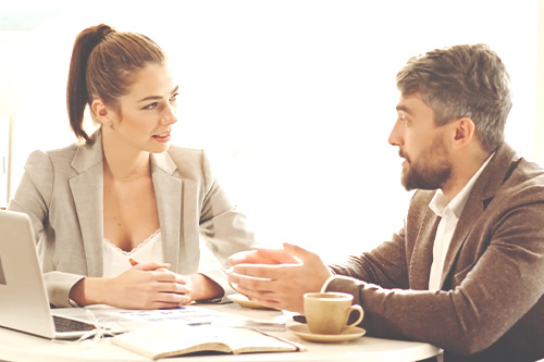 people talking during one-on-one meeting